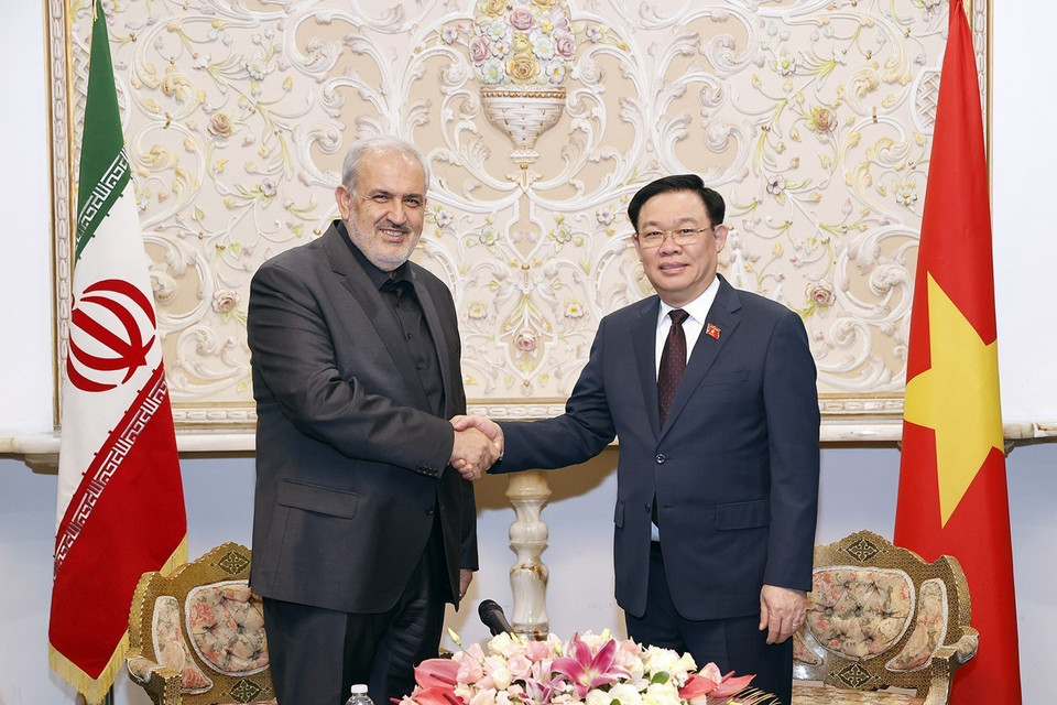 Trước đó, Chủ tịch Quốc hội Vương Đình Huệ tiếp Bộ trưởng Bộ Công nghiệp, Mỏ và Thương mại Iran Abbas Aliabadi. (Ảnh: Doãn Tấn/TTXVN)