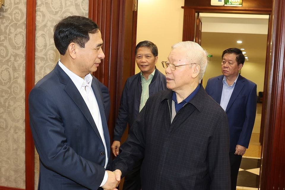 Tổng Bí thư Nguyễn Phú Trọng với các đồng chí Bộ Chính trị, Ban Bí thư dự cuộc họp. (Ảnh: Trí Dũng/TTXVN)