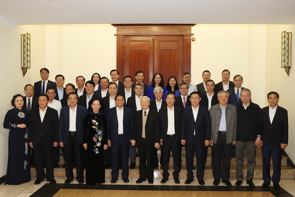 Tổng Bí thư Nguyễn Phú Trọng và các đồng chí lãnh đạo Đảng, Nhà nước cùng đại biểu chụp ảnh chung. (Ảnh: Trí Dũng/TTXVN)