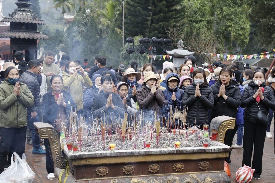 Đông đảo du khách thập phương tham dự lễ hội. (Ảnh: Trần Việt/TTXVN)