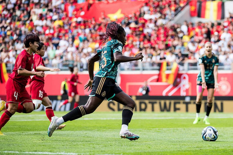 Đức sau đó tiếp tục là đội bóng chơi lấn luố hơn khi bước vào hiệp 2. (Nguồn: DFB)