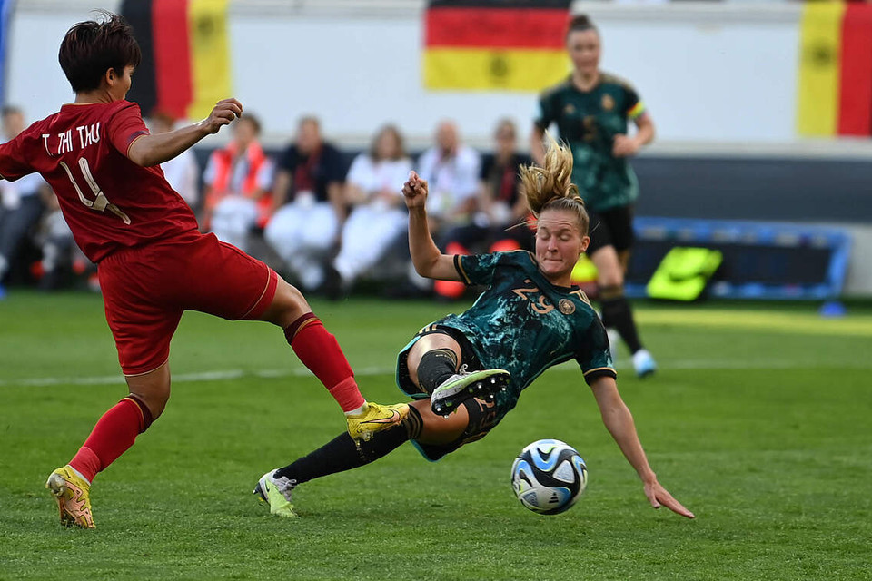 Đến phút 80, lưới của Đội tuyển Việt Nam lại rung lên lần thứ 2 sau pha dứt điểm của Janina Minge. (Nguồn: DFB)