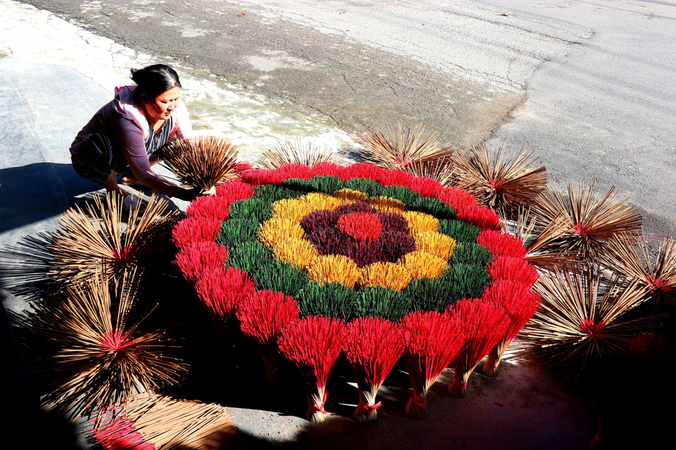 Những bó hương bung xòe trong nắng. (Ảnh: Tường Vi/TTXVN)
