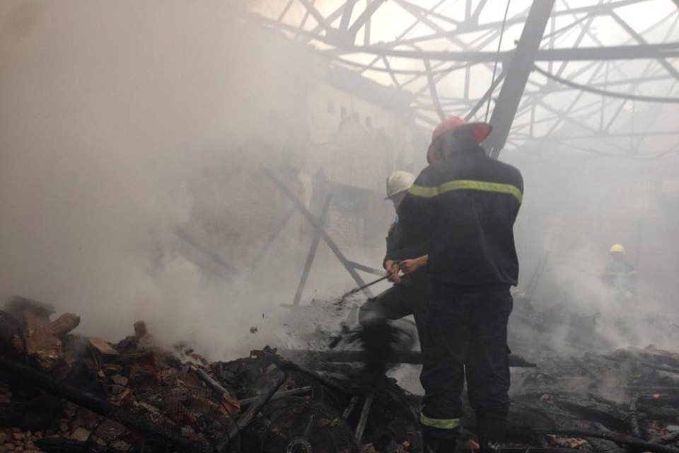 Diện tích khu nhà kho cũ bị cháy khoảng 300m2 (Ảnh: Sơn Bách/Vietnam+)