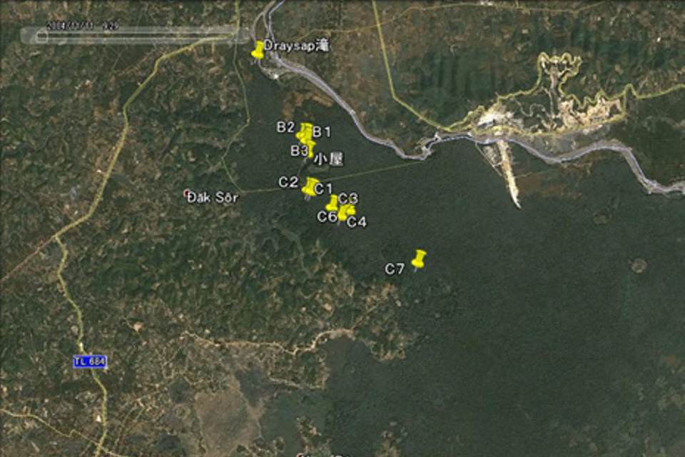 Vị trí miệng núi lửa Chư B’Luk và các hang động trên ảnh vệ tinh. (Nguồn ảnh: TCĐC-KSVN)