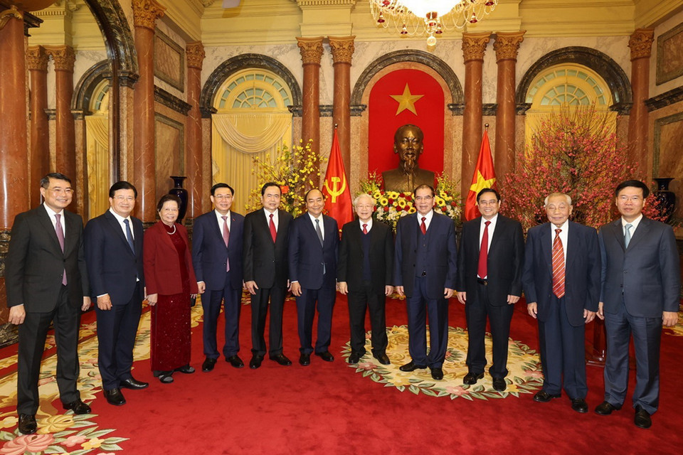 Tổng Bí thư, Chủ tịch nước Nguyễn Phú Trọng và Thủ tướng Nguyễn Xuân Phúc với các lãnh đạo và nguyên lãnh đạo Đảng, Nhà nước. (Ảnh: Trí Dũng/TTXVN)