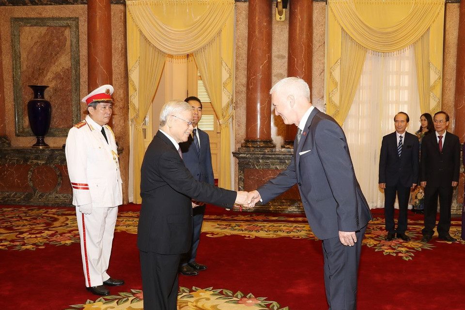 Tổng Bí thư, Chủ tịch nước Nguyễn Phú Trọng tiếp Ông Ivo Sieber, Đại sứ Đặc mệnh toàn quyền Liên bang Thụy Sĩ tại Việt Nam đến trình Quốc thư. (Ảnh: Trí Dũng/TTXVN)