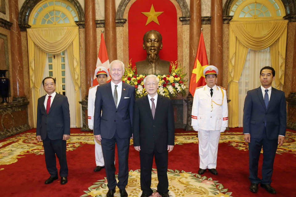 Tổng Bí thư, Chủ tịch nước Nguyễn Phú Trọng tiếp Ông Ivo Sieber, Đại sứ Đặc mệnh toàn quyền Liên bang Thụy Sĩ tại Việt Nam đến trình Quốc thư. (Ảnh: Trí Dũng/TTXVN)