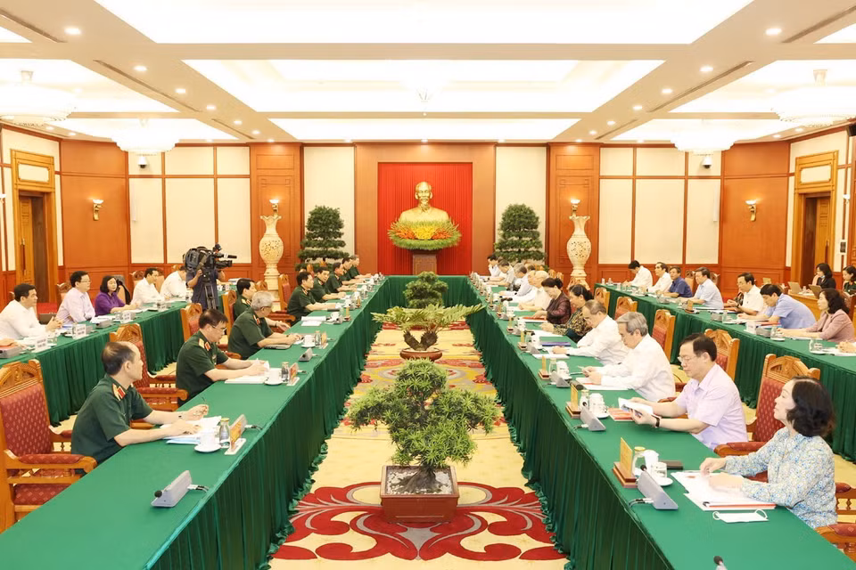 Toàn cảnh buổi làm việc của tập thể Bộ Chính trị với Ban Thường vụ Quân ủy Trung ương. (Ảnh: Trí Dũng/TTXVN)