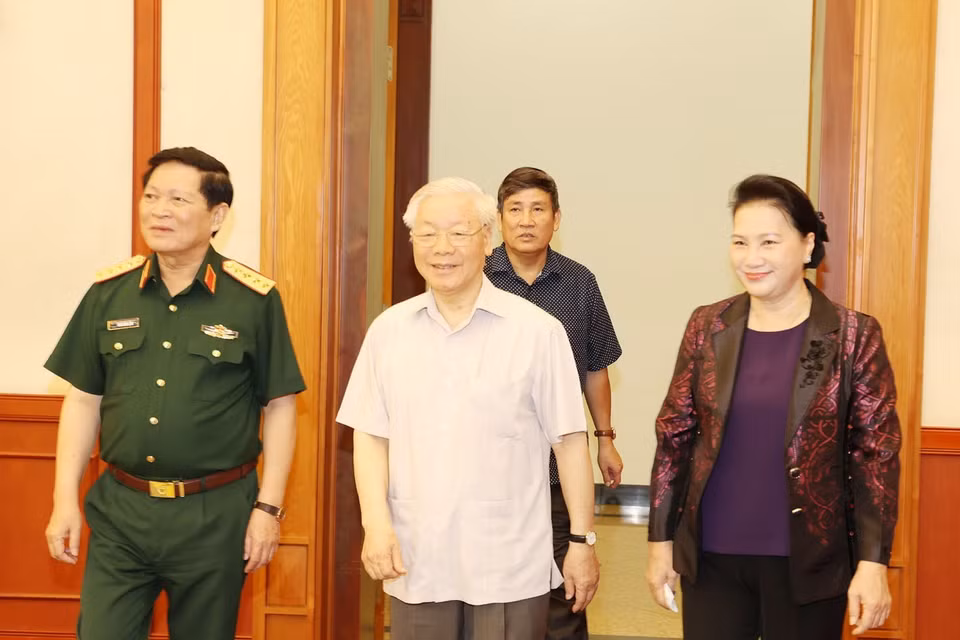Tổng Bí thư, Chủ tịch nước Nguyễn Phú Trọng, Bí thư Quân ủy Trung ương và bà Nguyễn Thị Kim Ngân , Ủy viên Bộ Chính trị, Chủ tịch Quốc hội đến dự buổi làm việc. (Ảnh: Trí Dũng/TTXVN)