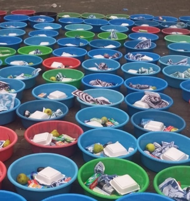 Chính phủ cung cấp đồ dùng sinh hoạt thiết yếu dành cho người vô gia cư. (Ảnh: Phi Hùng/TTXVN)