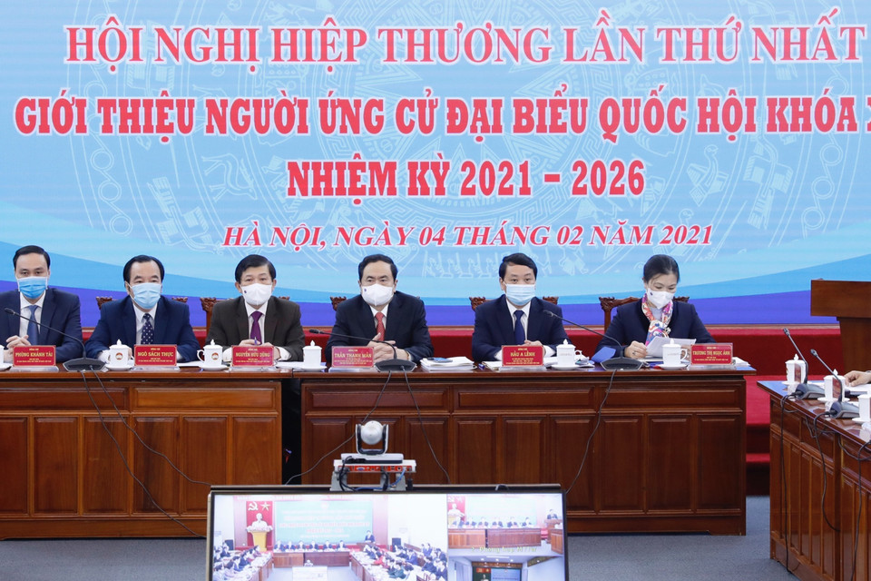 Chủ tịch Ủy ban Trung ương Mặt trận Tổ quốc Việt Nam Trần Thanh Mẫn và các Phó Chủ tịch chủ trì hội nghị. (Ảnh: Dương Giang/TTXVN)