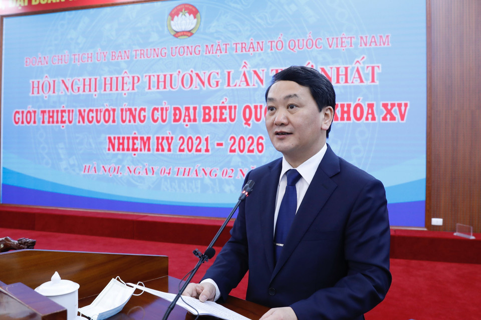  Phó Chủ tịch, Tổng Thư ký Ủy ban Trung ương Mặt trận Tổ quốc Việt Nam Hầu A Lềnh phát biểu tại hội nghị. (Ảnh: Dương Giang/TTXVN)