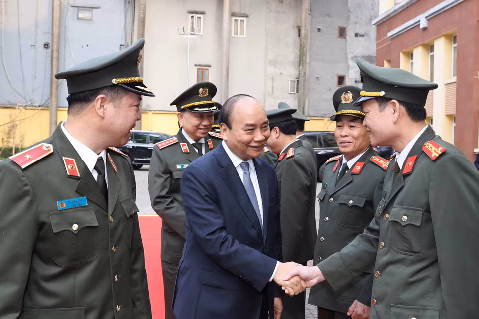 Thủ tướng Nguyễn Xuân Phúc với cán bộ Bộ Tư lệnh Cảnh vệ. (Ảnh: Thống Nhất/TTXVN)