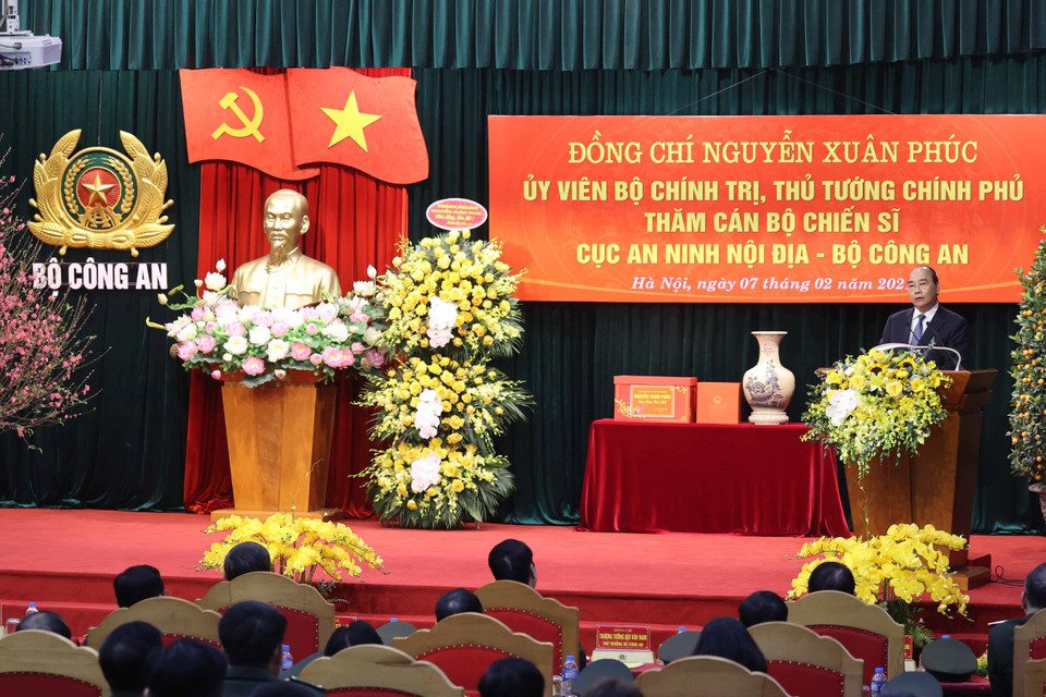 Thủ tướng Nguyễn Xuân Phúc phát biểu chúc Tết cán bộ, chiến sỹ Cục An ninh nội địa. (Ảnh: Thống Nhất/TTXVN)