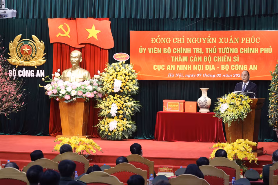 Thủ tướng Nguyễn Xuân Phúc phát biểu chúc Tết cán bộ, chiến sỹ Cục An ninh nội địa. (Ảnh: Thống Nhất/TTXVN)