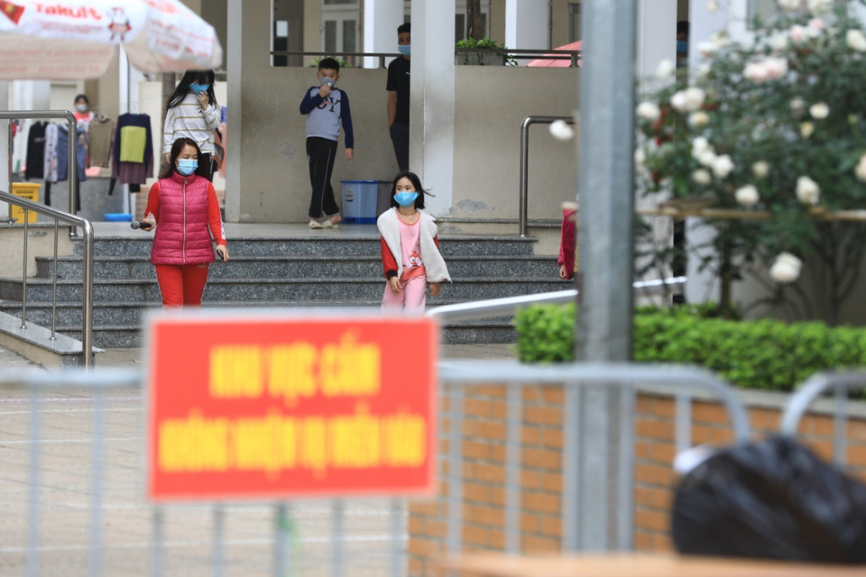 Những hình ảnh bên trong khu cách ly tập trung trường Tiểu học Xuân Phương. (Ảnh: Thành Đạt/TTXVN)