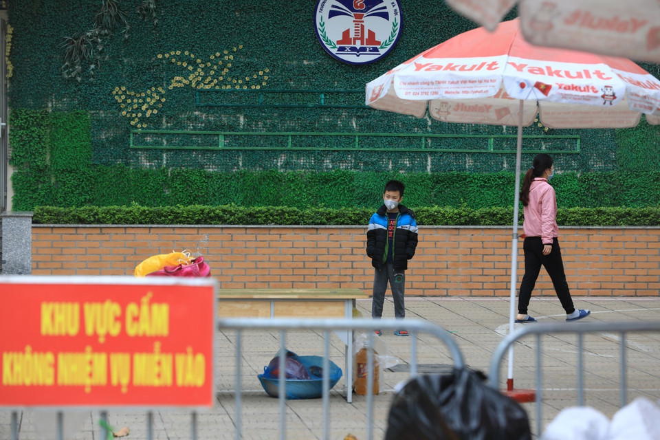  Những hình ảnh bên trong khu cách ly tập trung trường Tiểu học Xuân Phương. (Ảnh: Thành Đạt/TTXVN)