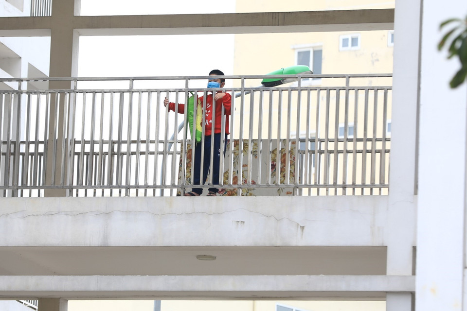 Nhiều em học sinh đang dần thích nghi với việc phải ăn, ở, sinh hoạt tại trường. (Ảnh: Thành Đạt/TTXVN)