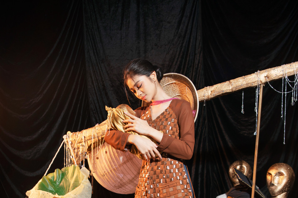 'Gánh mẹ' của đội huấn luyện viên Nguyễn Minh Công. (Ảnh: PV/Vietnam+)