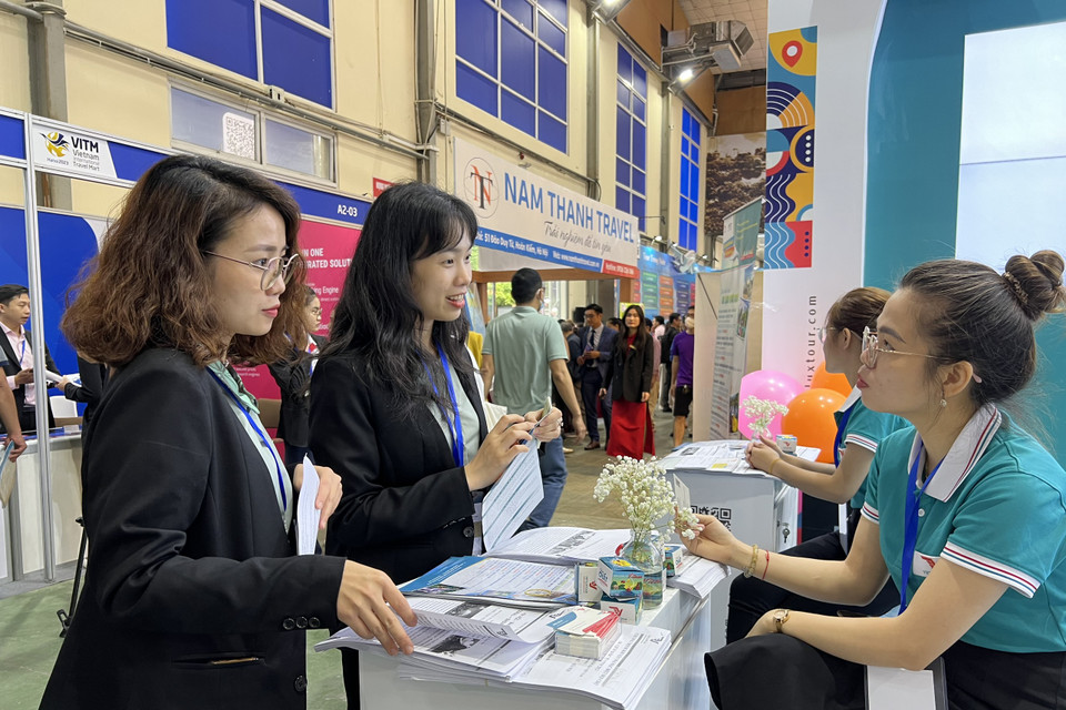 Ban tổ chức dự kiến, hội chợ sẽ thu hút 3.000 doanh nghiệp và 60.000 người dân, du khách, góp phần quan trọng quảng bá hình ảnh về một Việt Nam an toàn, thân thiện, hiền hòa, mến khách, hội nhập và phát triển đến với nhiều du khách tại các thị trường trọng điểm trên thế giới. (Ảnh: Mai Mai/Vietnam+)