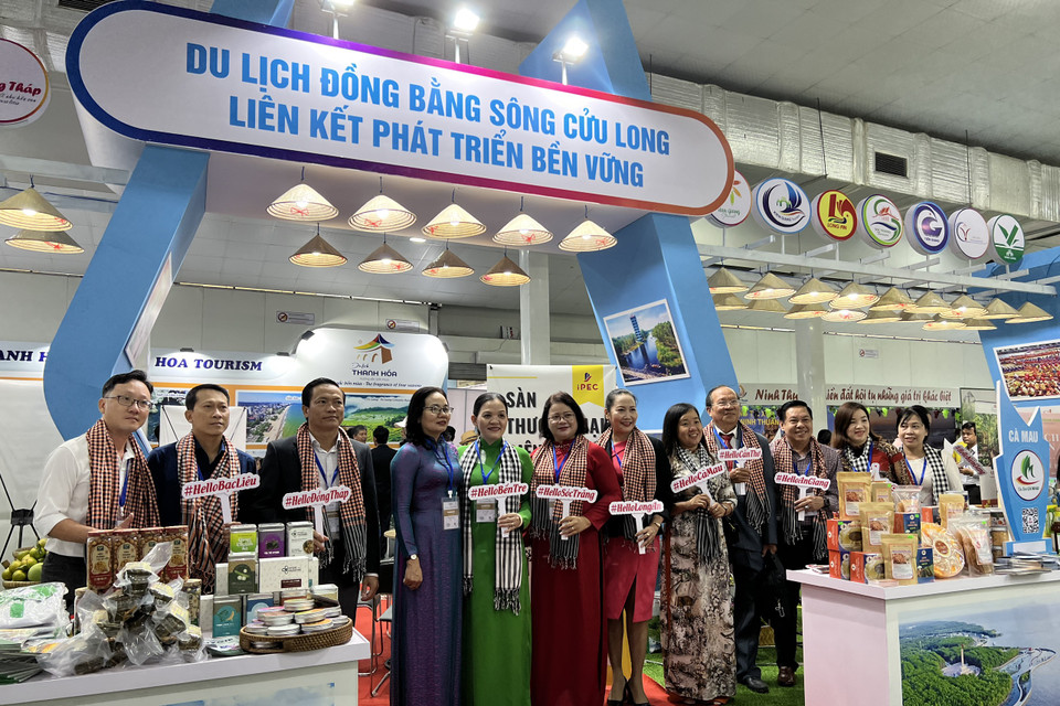 VITM Hà Nội đã trở thành một trong những hoạt động xúc tiến du lịch quan trọng, là hội chợ có quy mô lớn nhất của ngành du lịch, mang lại những cơ hội thiết thực giúp các doanh nghiệp du lịch, điểm đến, các địa phương trong nước và quốc tế gặp gỡ, nắm bắt thông tin, tìm kiếm cơ hội hợp tác và phát triển. (Ảnh: Mai Mai/Vietnam+)