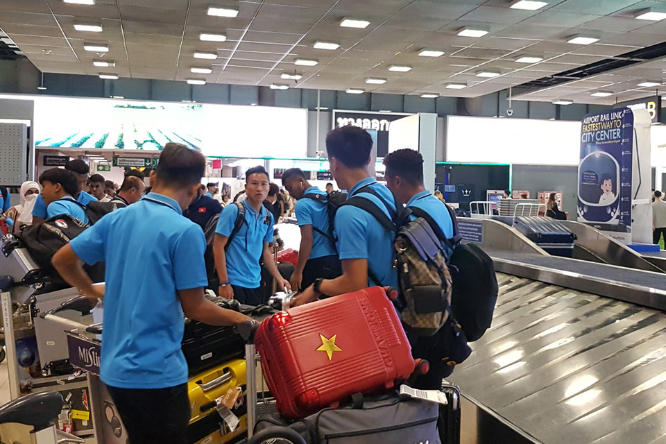 Các cầu thủ U23 Việt Nam tại sân bay Bangkok. (Nguồn: VFF)