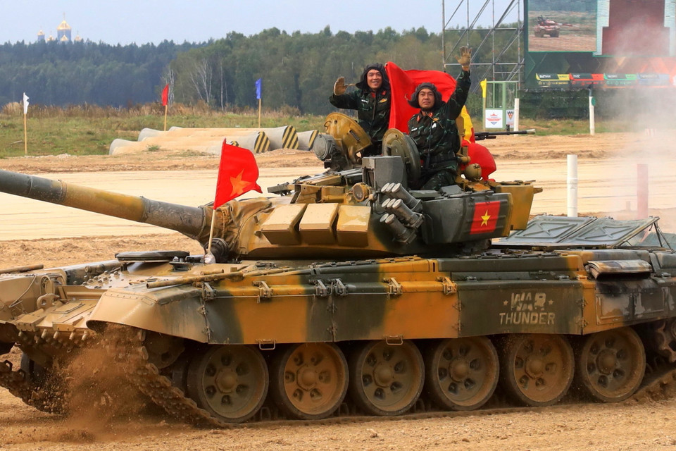 Niềm vui chiến thắng của Kíp xe tăng số 3 Đội tuyển xe tăng Việt Nam tại Army Games 2020. (Ảnh: Trần Hiếu/TTXVN)