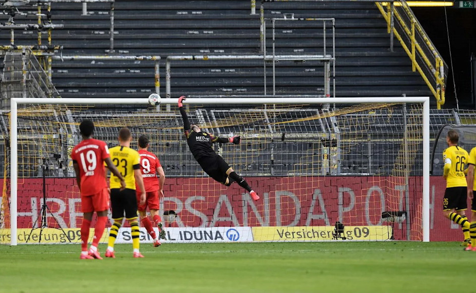 ...và chính cầu thủ này là người đã khiến thủ thành Roman Buerki phải vào lưới nhặt bóng ở phút 43 với pha dứt điểm kỹ thuật. (Nguồn: FcBayern)