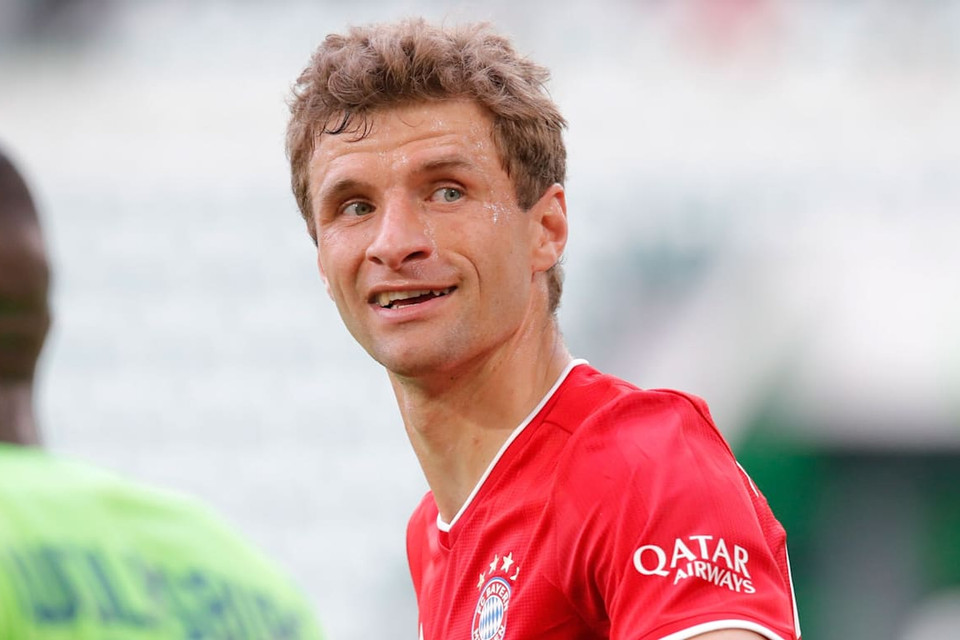 Chỉ 7 phút sau, 'Vua kiến tạo' Thomas Mueller ghi bàn ấn định chiến thắng 4-0 cho Hùm xám. (Nguồn: FcBayern)