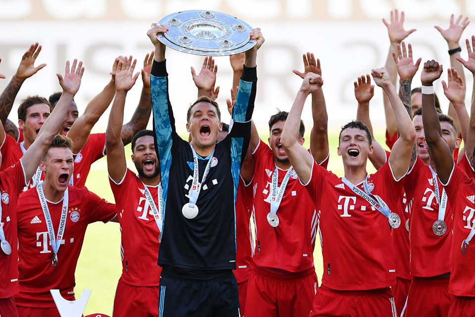 Bayern Munich nâng cao Đĩa bạc vô địch lần thứ 8 liên tiếp tại đấu trường Bundesliga. (Nguồn: FcBayern)
