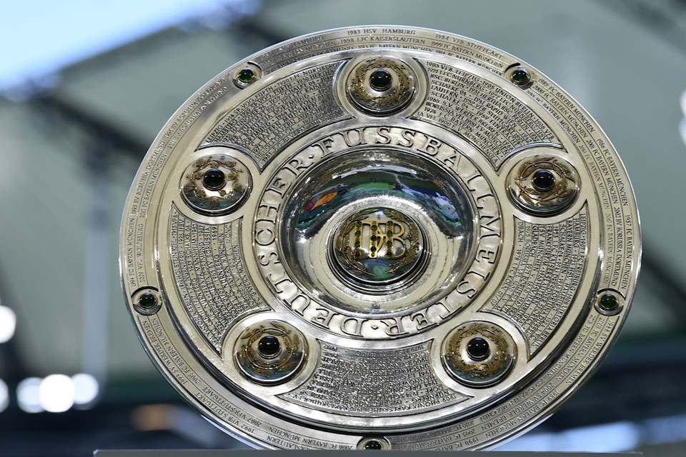 Chiếc Đĩa bạc dành cho nhà vô địch Bundesliga. (Nguồn: FcBayern)