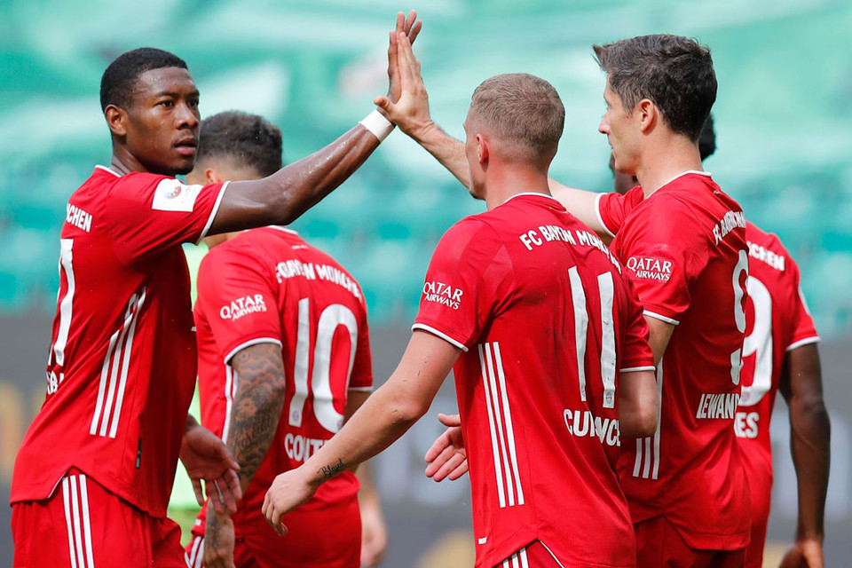 Lewandowski ăn mừng cùng các đồng đội. (Nguồn: FcBayern)