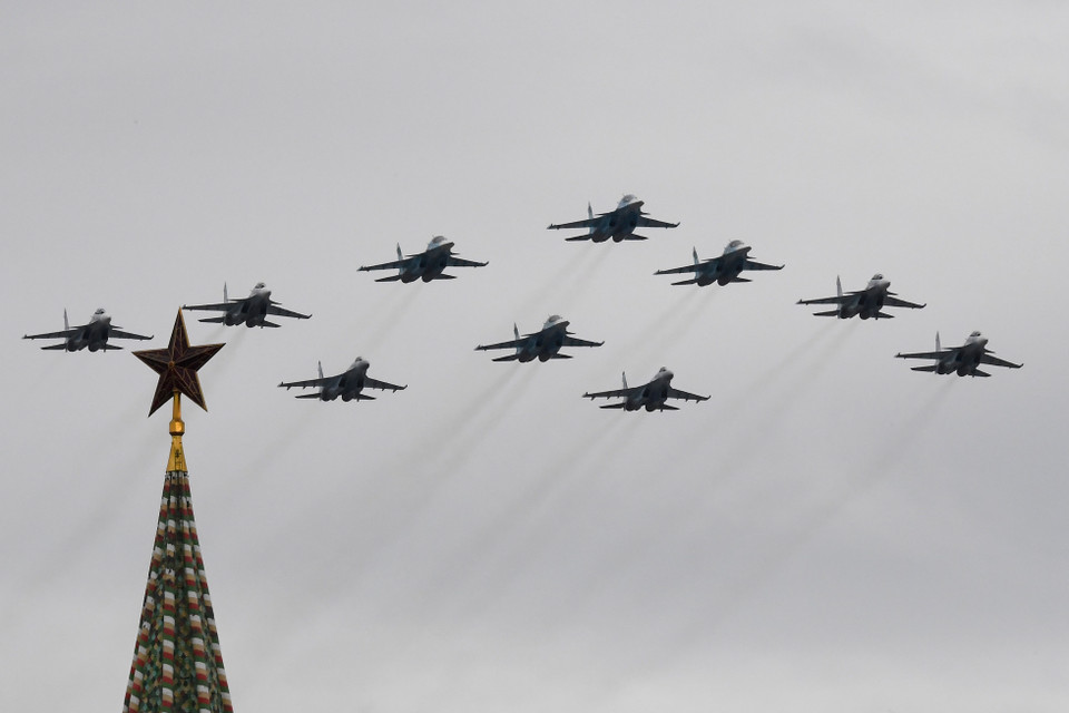 Màn trình diễn của máy bay chiến đấu Nga MiG-29 nhân kỷ niệm 75 năm Ngày chiến thắng phát xít Đức tại thủ đô Moskva ngày 9/5/2020. (Ảnh: AFP/TTXVN)