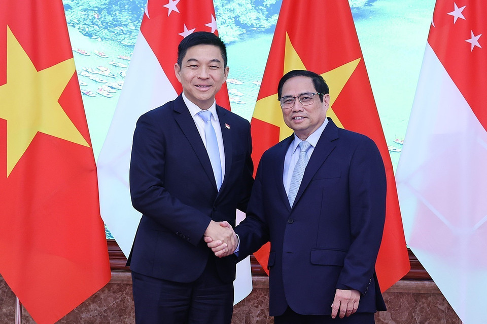 Thủ tướng Phạm Minh Chính và Chủ tịch Quốc hội Singapore Tan Chuan-Jin. (Ảnh: Dương Giang/TTXVN)