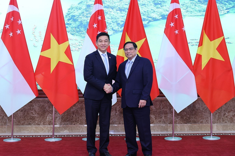 Thủ tướng Phạm Minh Chính và Chủ tịch Quốc hội Singapore Tan Chuan-Jin. (Ảnh: Dương Giang/TTXVN)