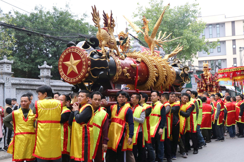Nghi thức lễ hội rước pháo Đồng Kỵ (Bắc Ninh). (Ảnh: Đinh Văn Nhiều/TTXVN)