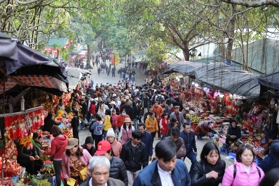 Trong ngày khai hội chùa Hương dự kiến đón khoảng 5 vạn du khách. (Ảnh: Thanh Tùng/TTXVN)