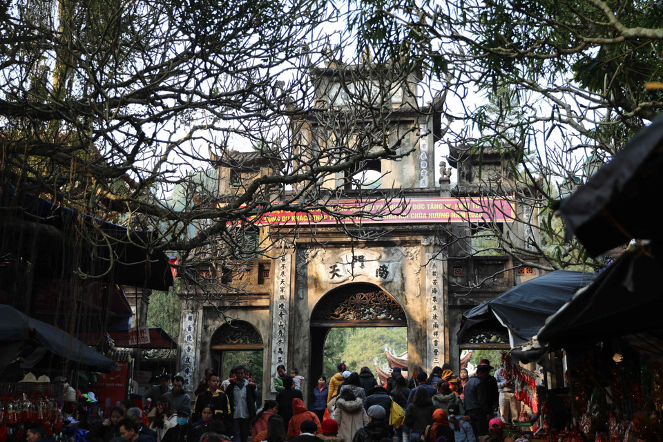 Trong ngày khai hội chùa Hương dự kiến đón khoảng 5 vạn du khách. (Ảnh: Thanh Tùng/TTXVN)