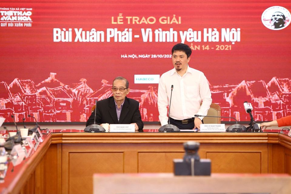 Tổng Biên tập Báo Thể thao và Văn hóa Lê Văn Thành phát biểu khai mạc lễ trao giải. (Ảnh: Hoàng Hiếu/TTXVN)