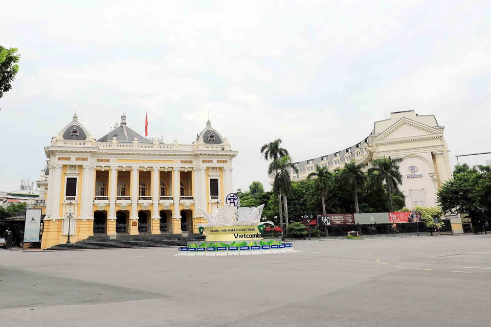 Nhà hát Lớn Hà Nội, nơi nổi hồi còi báo hiệu cho lễ thượng cờ lịch sử chiều 10/10/1954. (Ảnh: Thanh Tùng/TTXVN)