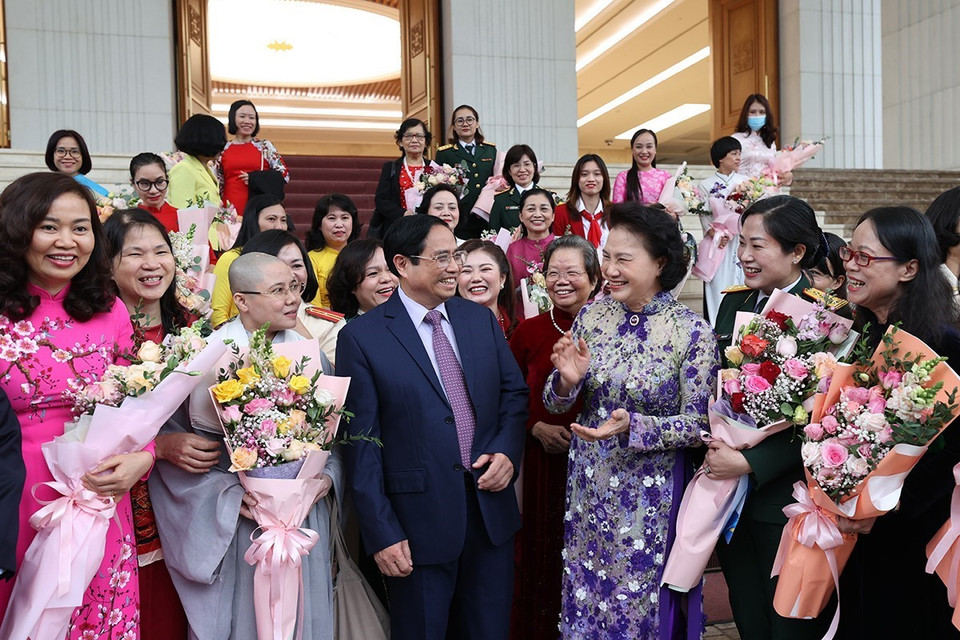 Thủ tướng Chính phủ yêu cầu các bộ, ngành liên quan rà soát lại toàn bộ chính sách đối với phụ nữ, trẻ em. (Ảnh: Dương Giang/TTXVN)