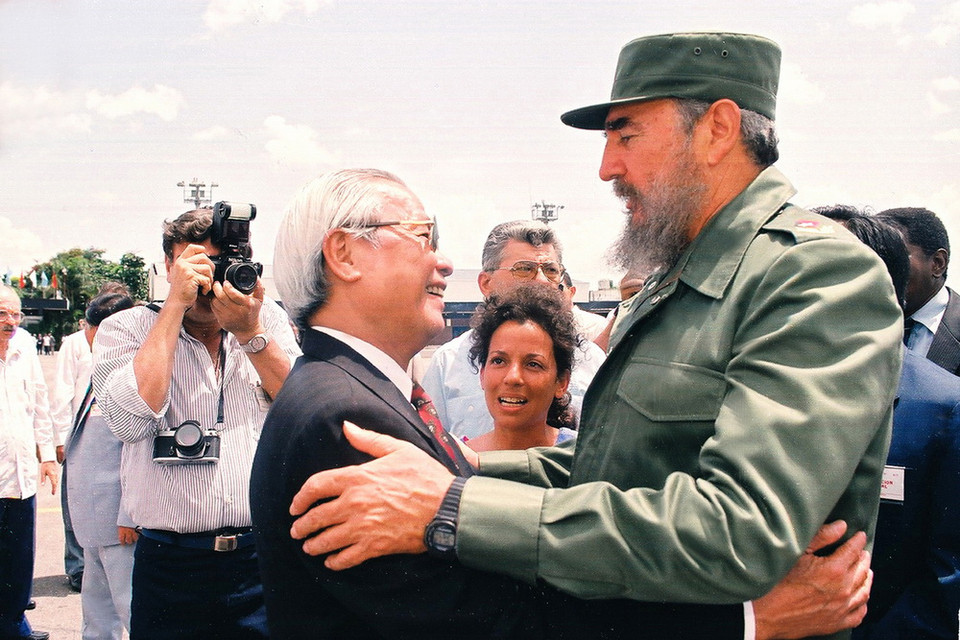 Đồng chí Fidel Castro với Thủ tướng Võ Văn Kiệt tại La Habana (ngày 10/7/1993). (Ảnh: Minh Đạo/TTXVN)