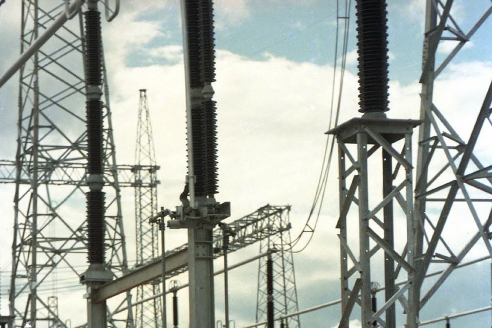 Chiều 12/7/1994, Thủ tướng Võ Văn Kiệt và Phó Thủ tướng Trần Đức Lương đến thăm và kiểm tra hoạt động của trạm biến áp 500 KV đường dây cao thế Bắc-Nam ở cầu Đò (Đà Nẵng). (Ảnh: Minh Đạo/TTXVN)