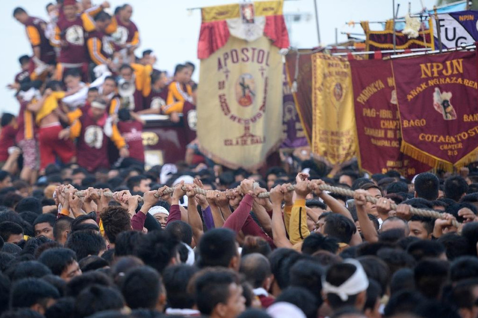 Người dân Philippines tin rằng tượng Black Nazarene có khả năng chữa bệnh kỳ diệu. (Ảnh: AFP)