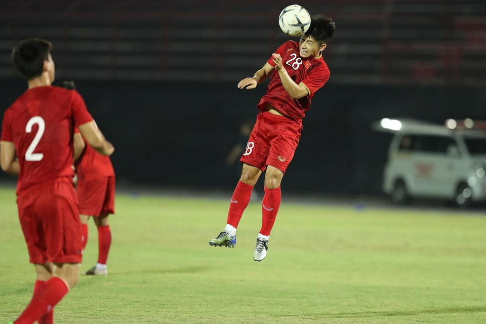 Tiền vệ Nguyễn Trọng Hùng (28). (Ảnh: Hoàng Linh/TTXVN)