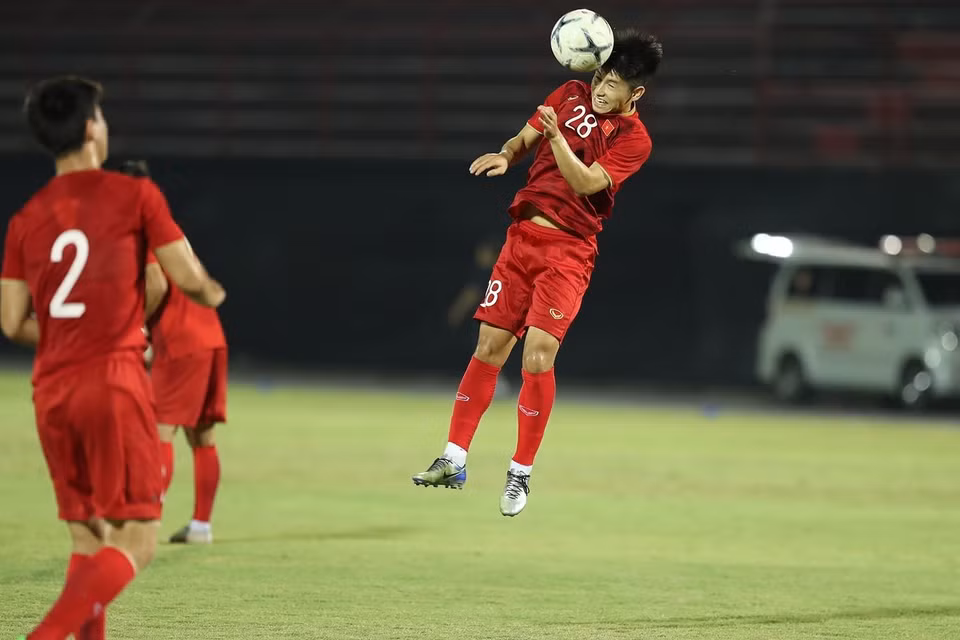 Tiền vệ Nguyễn Trọng Hùng (28). (Ảnh: Hoàng Linh/TTXVN)