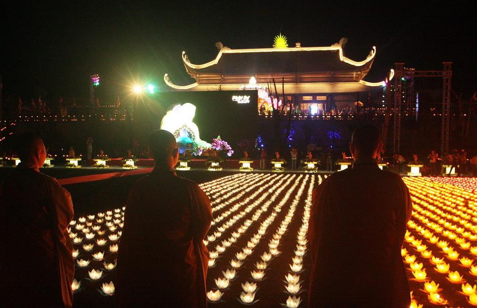 Đại lễ Hoa đăng mừng quốc thái dân an, mừng Đại lễ Phật đản Liên hợp quốc - Vesak 2019 thành công tốt đẹp. (Ảnh: Thành Đạt/TTXVN)