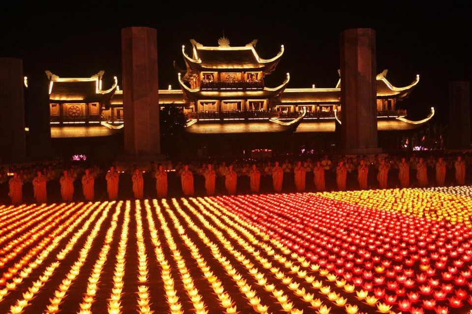 Đại lễ Hoa đăng mừng quốc thái dân an, mừng Đại lễ Phật đản Liên hợp quốc-Vesak 2019 thành công tốt đẹp. (Ảnh: Thành Đạt/TTXVN)