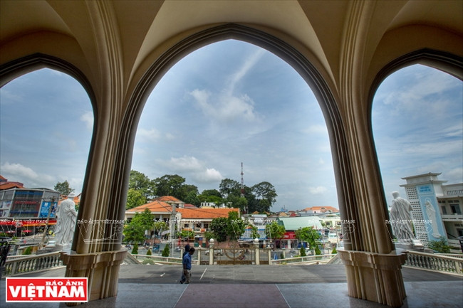 Chi tiết cửa vòm là nét kiến trúc đặc trưng của nhà thờ Phú Cường. (Ảnh: Nguyễn Luân/Báo Ảnh Việt Nam)